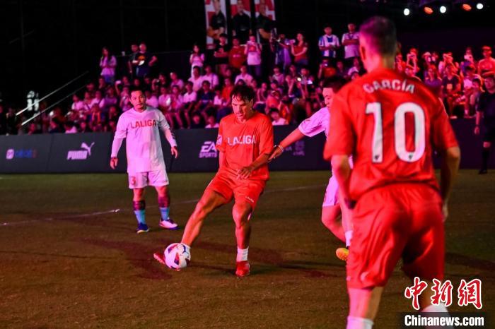 卡西利亚斯等3位西甲传奇齐聚上海，与900余名球