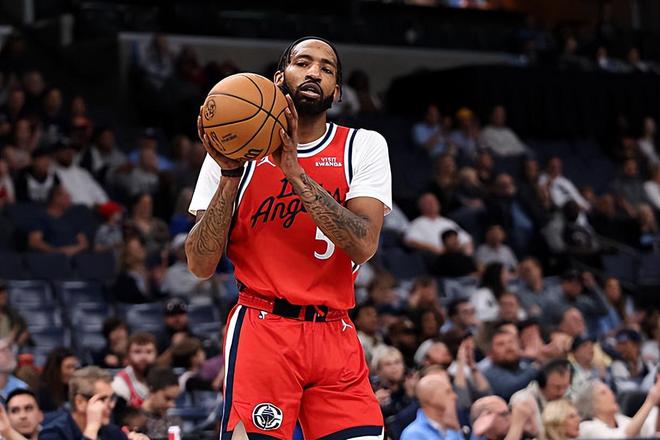 快船力克公牛迎四连胜 小琼斯全能表现引热议