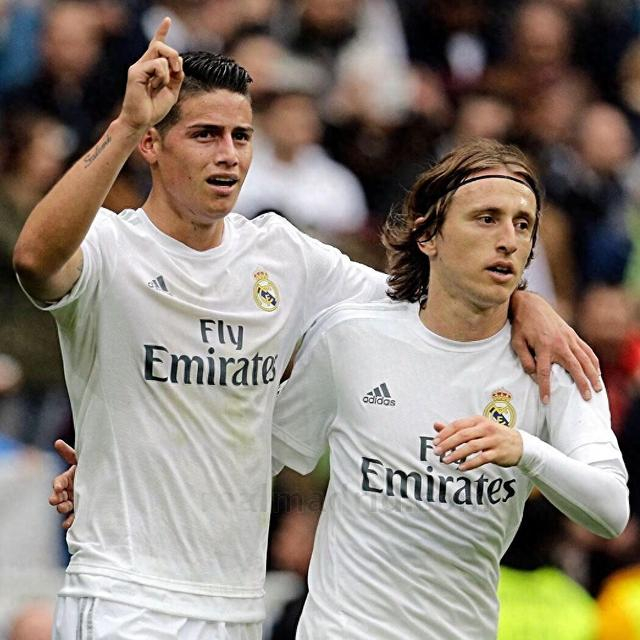 J罗莫德里奇友谊赛相拥，克罗地亚2-1逆转哥伦比