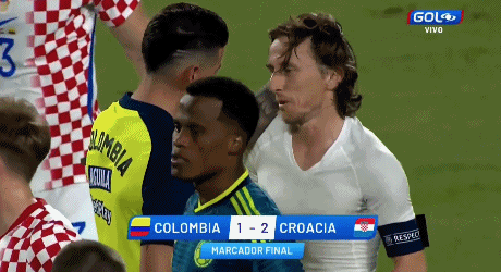 J罗莫德里奇友谊赛相拥，克罗地亚2-1逆转哥伦比
