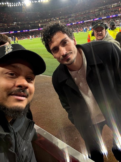 胡梅尔斯现身酋长球场 看球成意外之举