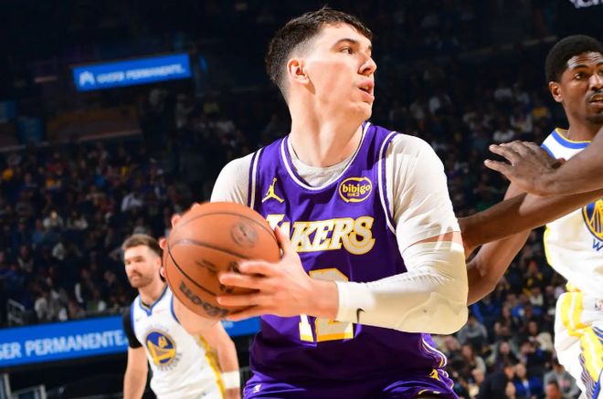 湖人终结三连败 拉拉维亚爆发助球队大胜勇士