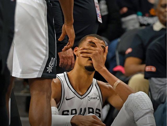 文班亚马伤退马刺主场逆转失利开拓者客场取胜